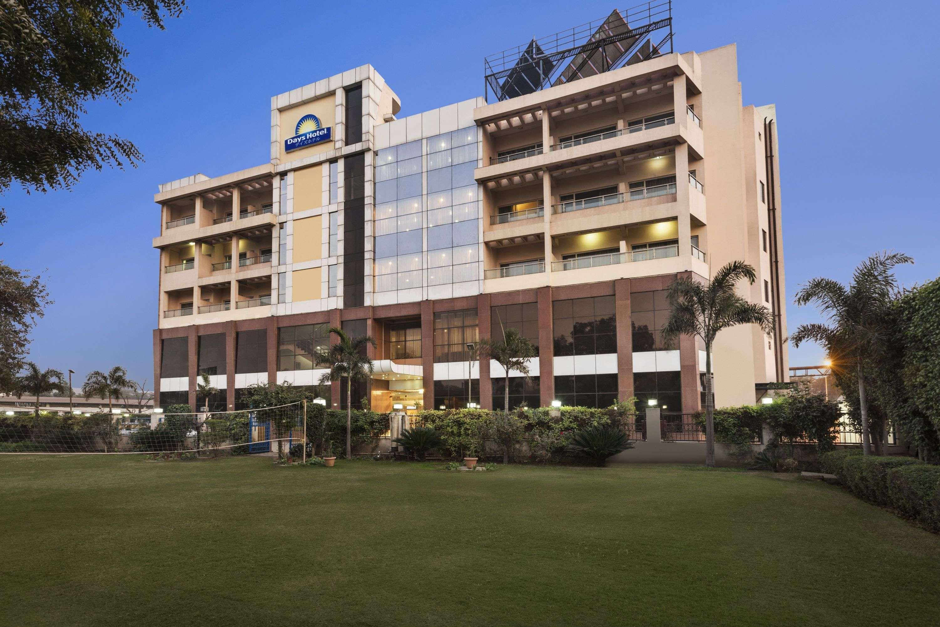Days Hotel By Wyndham Neemrana Zewnętrze zdjęcie