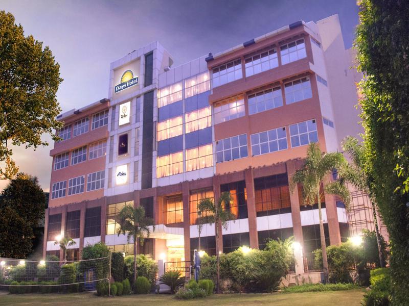 Days Hotel By Wyndham Neemrana Zewnętrze zdjęcie